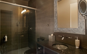 Med-Res-Vegas-views_Glamour-Guest-bath_large